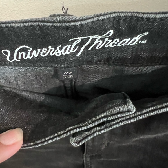 Universal Thread Shorts - Picture 3 of 4